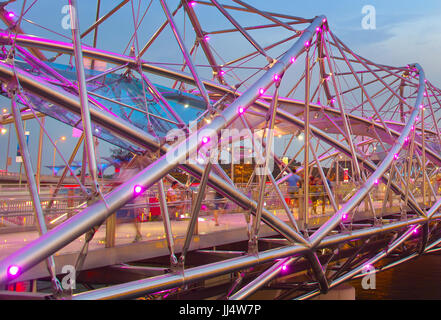 Singapur - 13. Januar 2017: Helix Brücke Nahaufnahme in Marina Bay, Singapur Stockfoto