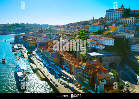 Luftbild der Altstadt von Porto in der Sonne Tag. Portugal Stockfoto