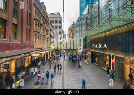 Besucher der Einkaufszone in Sydney, Australien Stockfoto