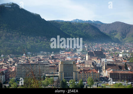 Panoramablick auf Brasov Center aus der Zitadelle, Siebenbürgen, Rumänien Stockfoto