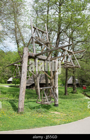 Holz- Lenkrad in ASTRA Museum von FOLKLORISTISCH-traditionellen Zivilisation, Dumbrava, Rumänien Stockfoto