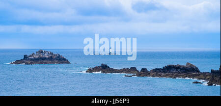 Frankreich, Bretagne, La Pointe du Leiste markiert die westlichste Spitze von der Bucht von Mont Saint-Michel, Blick auf den Leuchtturm von Pierre-de-Herpin Stockfoto