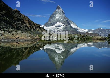 ValaisMatterhorn im Teich unterhalb Riffelsee, Gornergrat, Schweizer Alpen, Schweiz Stockfoto