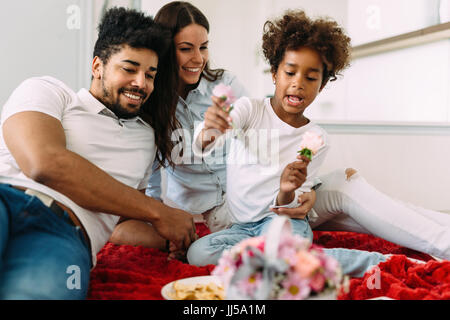 Bild der glücklichen Familie haben wundervolle Zeit zusammen Stockfoto