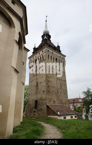 Turm der Wehrkirche von Saschiz, Siebenbürgen, Rumänien Stockfoto