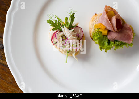 Kleine Sandwiches für zwischendurch mal. Stockfoto