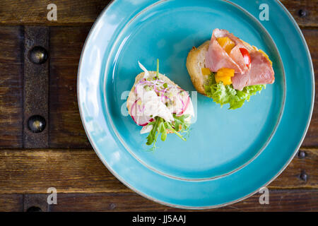 Kleine Sandwiches für zwischendurch mal. Stockfoto