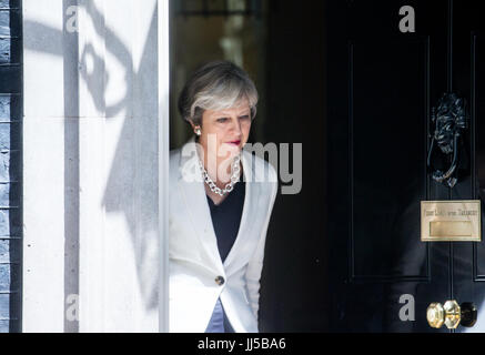 Herr Ministerpräsident, Theresa May, Blätter 10 Downing street Stockfoto