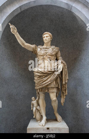 Rom. Italien. Augustus von Prima Porta, Marmorstatue des Roman Emperor Augustus (Octavian / Ottaviano), Braccio Nuovo, Vatikanischen Museen. Musei Vaticani. Stockfoto