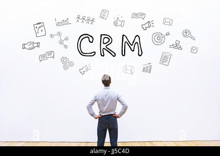 Crm-Konzept auf weißem Hintergrund, Customer Relationship Management Stockfoto