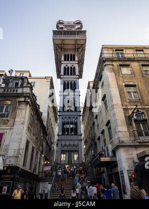 Lissabon, PORTUGAL - 13. Juni 2017: Santa Justa Aufzug im Zentrum von Lissabon, Portugal. Stockfoto