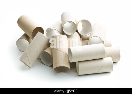 Leere Toilettenpapierrollen isoliert auf weißem Hintergrund. Stockfoto