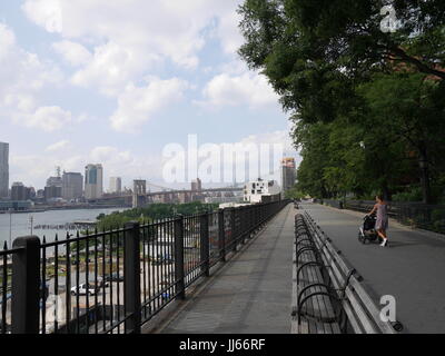 Brooklyn Heights Promenade mit Blick auf Manhattan Stockfoto