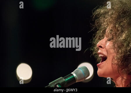 Cartagena, Spanien. 17. Juli 2017. US-amerikanische Sängerin, live Kandance Federn beim La Mar de Músicas Festival. Bildnachweis: Abel F. Ros/Pacific Press/Alamy Live-Nachrichten Stockfoto