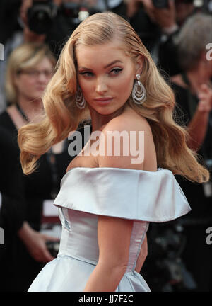 Elsa Hosk besucht der betrog Screening während des 70. jährlichen Cannes Film Festival im Palais des Festivals am 24. Mai 2017 in Cannes, Frankreich. Stockfoto