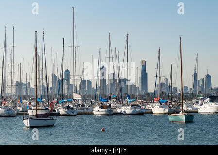 Skyline von Melbourne und Marina, St. Kilda, Albert Park, Melbourne Victoria Australien Stockfoto