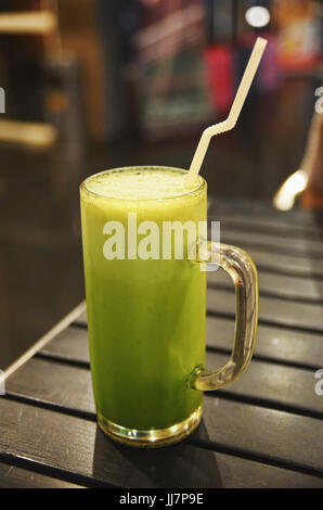 Ein Glas von Matcha (grüner Tee) Milchshake Stockfoto