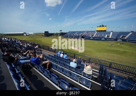 Allgemeine Ansicht der Tribüne auf dem 18. Loch während des 3. Trainingstages der Open Championship 2017 im Royal Birkdale Golf Club, Southport. DRÜCKEN SIE VERBANDSFOTO. Bilddatum: Dienstag, 18. Juli 2017. Siehe PA Geschichte GOLF Open. Bildnachweis sollte lauten: Andrew Matthews/PA Wire. Stockfoto