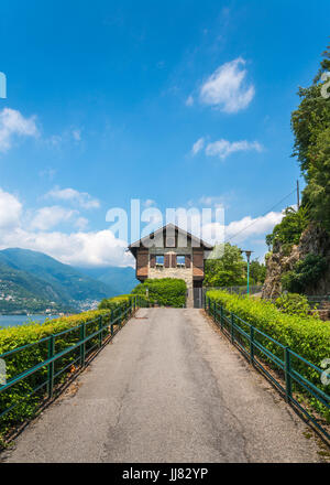 Alpen-Stilhaus neben den Comer See, Italien an einem schönen Sommertag Stockfoto