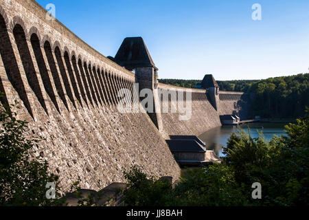 DEU, Deutschland, Sauerland Region, Moehnesee, Moehensee Stausee.  DEU, Deutschland, Sauerland, Moehnesee, Moehneseetalsperre. Stockfoto