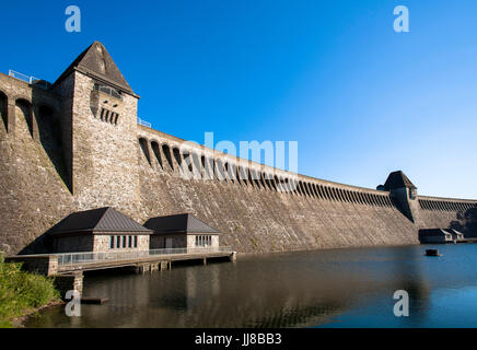 DEU, Deutschland, Sauerland Region, Moehnesee, Moehnesee Stausee.  DEU, Deutschland, Sauerland, Moehnesee, Moehneseetalsperre. Stockfoto