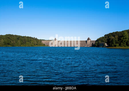 DEU, Deutschland, Sauerland Region, Moehnesee, Moehensee Stausee.  DEU, Deutschland, Sauerland, Moehnesee, Moehneseetalsperre. Stockfoto