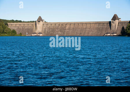 DEU, Deutschland, Sauerland Region, Moehnesee, Moehensee Stausee.  DEU, Deutschland, Sauerland, Moehnesee, Moehneseetalsperre. Stockfoto
