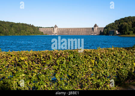 DEU, Deutschland, Sauerland Region, Moehnesee, Moehensee Stausee.  DEU, Deutschland, Sauerland, Moehnesee, Moehneseetalsperre. Stockfoto
