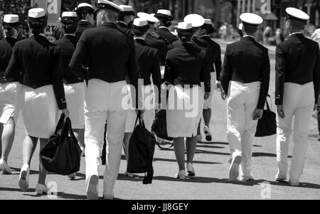 Eine Gruppe von italienischen Matrosen Kadetten zu Fuß in der Stadt Québec. Stockfoto