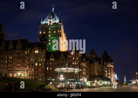 Ein Blick auf die Promenade der Terrasse Dufferin während der Nacht. Quebec - Kanada Stockfoto