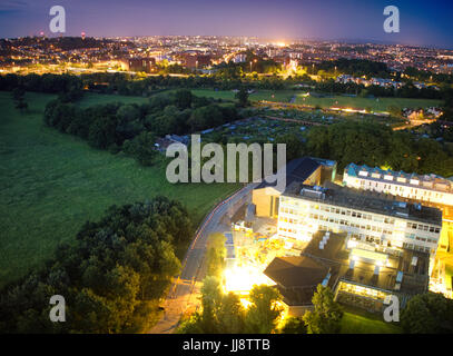 Luftaufnahme von UWE Bower Ashton Campus im Bau, die Stadt Bristol in der Nacht Stockfoto