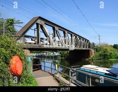 Traditionelle Eisenbahn Träger Brücke über den Great Ouse River in Ely, Cambridgeshire, England, UK Stockfoto
