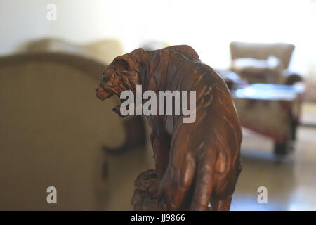 Tiger Figur, handgefertigten Schnitzereien Stockfoto