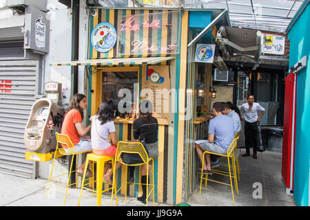 Sushi auf Jones in die Bowery Markt, NOHO, Manhattan, New York City Stockfoto