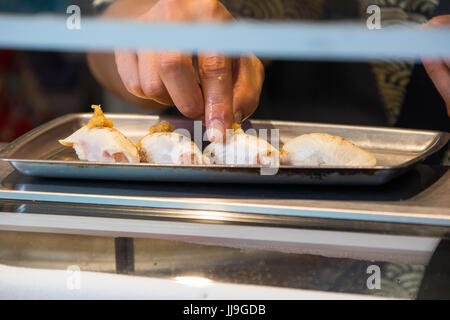 Sushi auf Jones in die Bowery Markt, NOHO, Manhattan, New York City Stockfoto