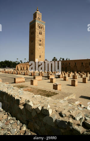 Das Minarett der Koutoubia-Moschee in Marrakesch, Morocco.Built im 12. Jahrhundert, ist dies die größte Moschee in Marrakesch, Marokko. Ihr Minarett ist 77m hoch. Stockfoto