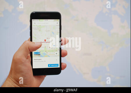 Kiew, Ukraine - Jul 11,2017: Apple iPhone 7 mit Google-Maps-Anwendung zeigt Washington auf dem Bildschirm zur Verfügung. Stockfoto