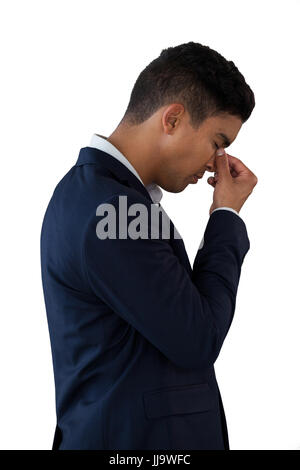 Seitenansicht der Geschäftsmann mit Kopf in der hand leiden unter Kopfschmerzen vor weißem Hintergrund Stockfoto
