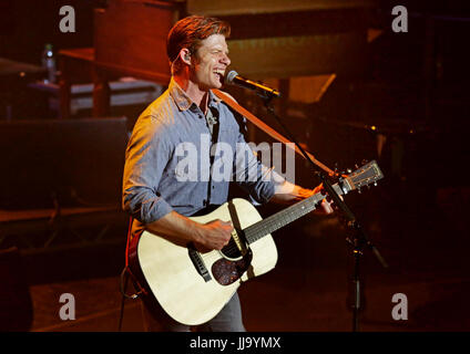 Die Besetzung von Nashville erklingt in Manchester O2 Apollo Featuring: Nashville, Chris Carmack Where: Manchester, Vereinigtes Königreich bei: 17. Juni 2017 Credit: Sakura/WENN.com Stockfoto