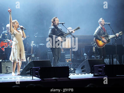 Die Besetzung von Nashville erklingt in Manchester O2 Apollo Featuring: Nashville, Clare Bowen, Jonathan Jackson, Brandon Robert Young wo: Manchester, Vereinigtes Königreich bei: 17. Juni 2017 Credit: Sakura/WENN.com Stockfoto