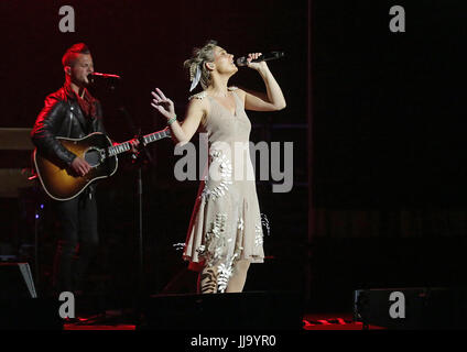 Die Besetzung von Nashville erklingt in Manchester O2 Apollo Featuring: Nashville, Clare Bowen wo: Manchester, Vereinigtes Königreich bei: 17. Juni 2017 Credit: Sakura/WENN.com Stockfoto