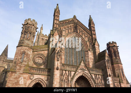 Der Westen Front von Hereford Kathedrale, Edwardian Ergänzung zu dem mittelalterlichen Gebäude als Denkmal für Königin Victoria von John Oldrid Scott entworfen. Stockfoto