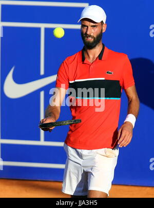 Umag, Kroatien. 18. Juli 2017. Benoit Paire Frankreich Augen den Ball während der Einzel-Match Paire V De Schepper bei der ATP 28. Plava Laguna Croatia Open Umag Turnier bei der Goran Ivanisevic ATP Stadion, am 18. Juli 2017 in Umag. Bildnachweis: Andrea Spinelli/Alamy Live-Nachrichten Stockfoto