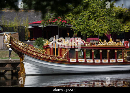 Bray, Großbritannien. 18. Juli 2017. Die königliche Barke Gloriana auf der Themse in Bray Marina. Credit: Mark Kerrison/Alamy leben Nachrichten Stockfoto