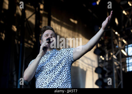 Edinburgh, Schottland 18. Juli. Olly Murs führt auf der Bühne im Edinburgh Castle Esplanade. Edinburgh. Pako Mera/Alamy Live-Nachrichten Stockfoto