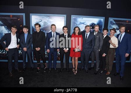 New York, NY, USA. 18. Juli 2017. Cillian Murphy, Barry Keoghan, Harry Styles, Kenneth Branagh, Fionn Whitehead, Emma Thomas, Christpher Nolan, Jack Lowden, Aneurin Barnard, Mark Rylance, James D'Arcy im Ankunftsbereich für Dünkirchen Premiere, AMC Loews Lincoln Square 13, New York, NY 18. Juli 2017. Bildnachweis: Derek Sturm/Everett Collection/Alamy Live-Nachrichten Stockfoto