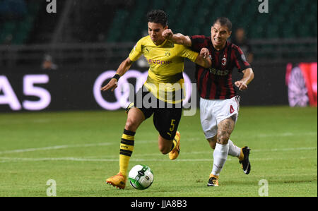 Guangzhou, Guangzhou, China. 18. Juli 2017. Guangzhou, CHINA-Juli 18 2017: (nur zur redaktionellen Verwendung. CHINA aus) Borussia Dortmund besiegt AC Mailand 3: 1 beim internationalen Champions Cup in Guangzhou, Guangdong Provinz Süd-China, 18. Juli 2017. Bildnachweis: SIPA Asien/ZUMA Draht/Alamy Live-Nachrichten Stockfoto