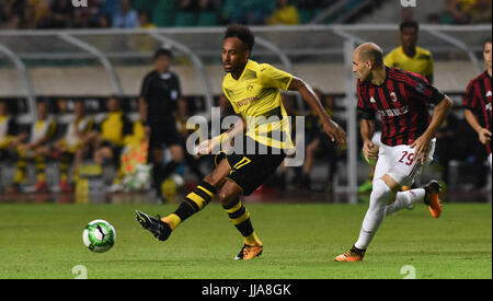 Guangzhou, Guangzhou, China. 18. Juli 2017. Guangzhou, CHINA-Juli 18 2017: (nur zur redaktionellen Verwendung. CHINA aus) Borussia Dortmund besiegt AC Mailand 3: 1 beim internationalen Champions Cup in Guangzhou, Guangdong Provinz Süd-China, 18. Juli 2017. Bildnachweis: SIPA Asien/ZUMA Draht/Alamy Live-Nachrichten Stockfoto