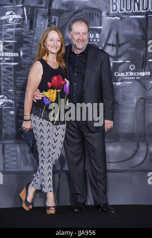 Berlin, Deutschland. 17. Juli 2017. Birgitt Wolff und Harold Faltermeyer - Komponist besucht die Atomic Blondine World Premiere In Berlin im Stage Theater am 17. Juli 2017 in Berlin | Verwendung Weltweit Credit: Dpa/Alamy Live-Nachrichten Stockfoto