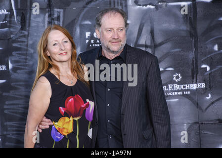 Berlin, Deutschland. 17. Juli 2017. Birgitt Wolff und Harold Faltermeyer - Komponist besucht die Atomic Blondine World Premiere In Berlin im Stage Theater am 17. Juli 2017 in Berlin | Verwendung Weltweit Credit: Dpa/Alamy Live-Nachrichten Stockfoto